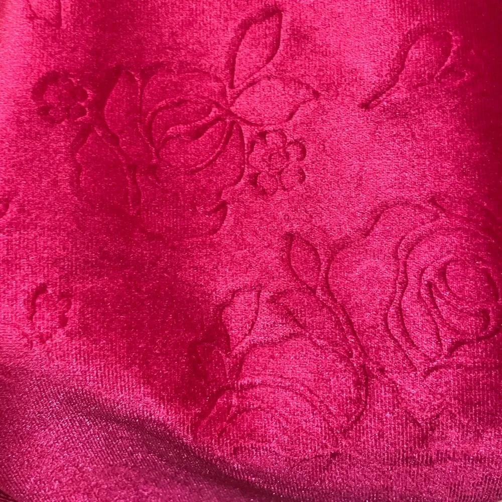 ๐ Betsey Johnson Skull & Roses Velvet Backpack - Picture 4 of 6